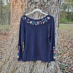CHRISTOPHER & BANKS. Embroidered Navy Top. Ladies Size M. Like New!